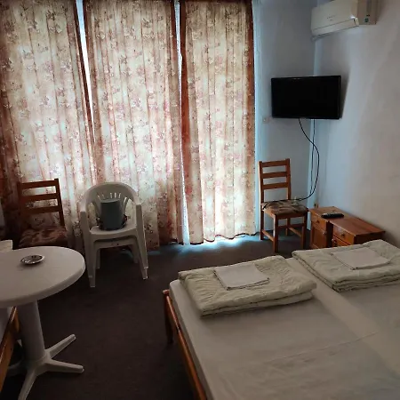 Zlatevi בית הארחה