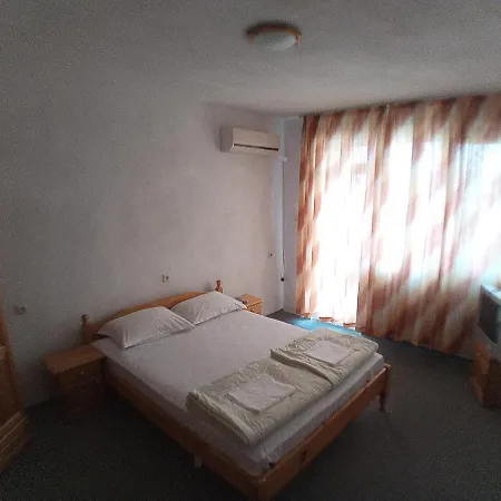 Zlatevi 3*